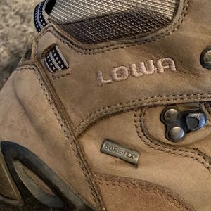 Lows Renegade GTX Hiking Boots Size 9